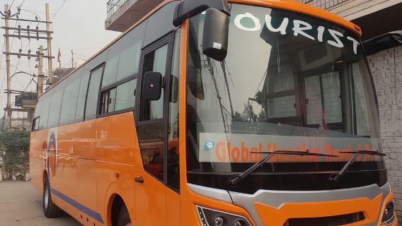 Autobus turistico condiviso deluxe con pranzo incluso (KTM-PKR-KTM)