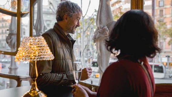 Barcellona: visita notturna di Casa Batlló con drink di benvenuto