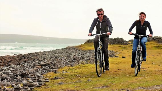 Bicicleta eléctrica en la isla de Inishmore, Islas Aran. Ruta autoguiada.