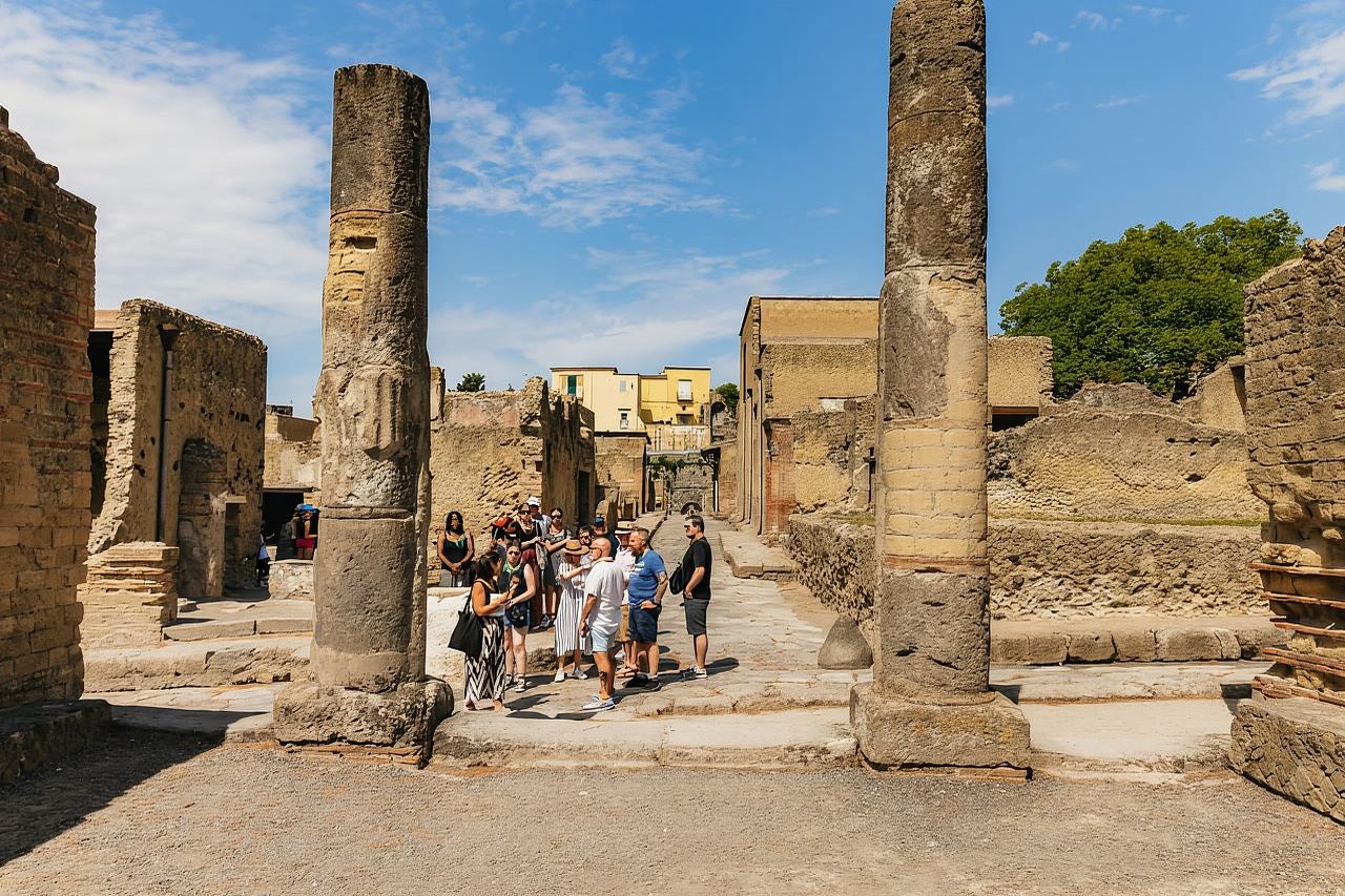 Herculaneum: Skip-the-Line Guided Tour with Archaeologist