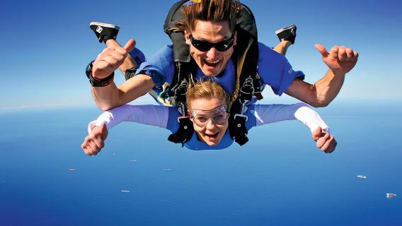 【心跳狂野12小時】澳洲雪梨臥龍崗＆凱阿瑪噴水洞+跳傘一日遊