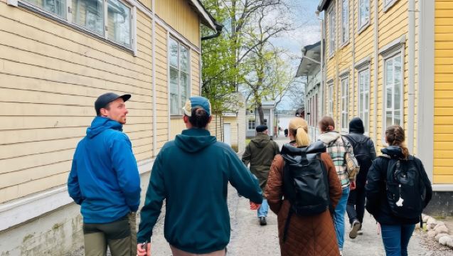 Stones & Slices: Explore Raasepori Castle Ruins and Ekenäs Old Town with Pizza Tasting