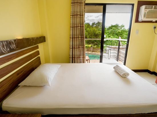 Greenfields Tourist Inn Room Type - Standard Twin or Double Room with Pool View