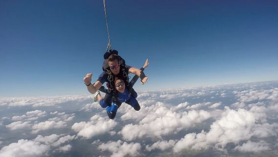 廣東廣州雲浮羅定高空4000米雙人跳傘【可選多種套餐+USPA持證零事故教練帶跳+專業教練一帶一】