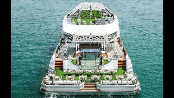 Crociera con cena @ Mega Yacht Marina in condivisione (bevande analcoliche opzionali o alcolici illimitati)