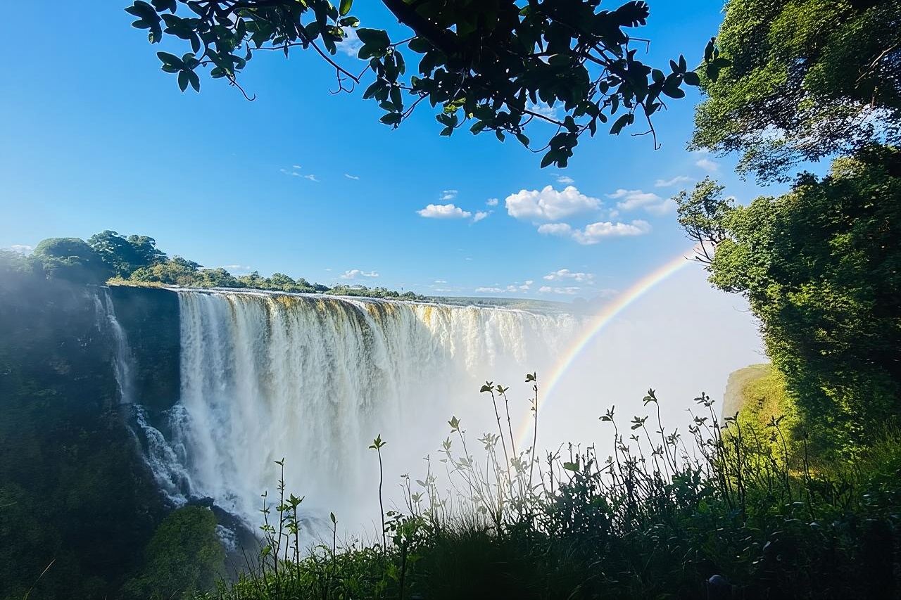 Victoria Falls : Scenic Day Tour, Lunch & Helicopter Flight