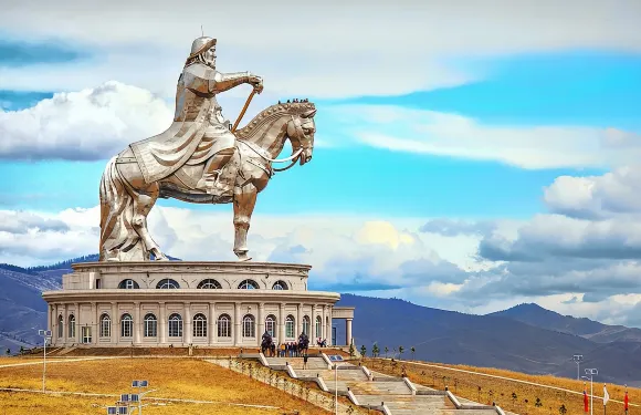 成吉思汗雕像日遊+國家公園+騎駱駝+鷹