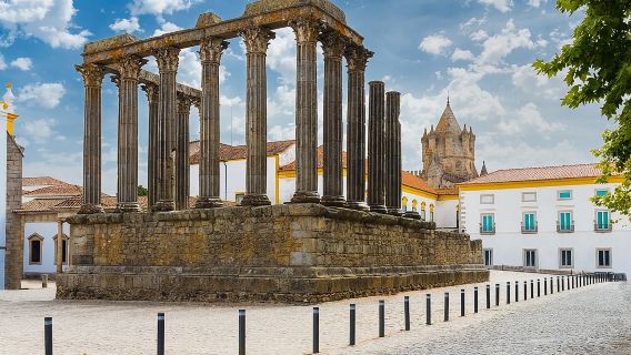 Private Walking Tour of Highlights Locations in Evora