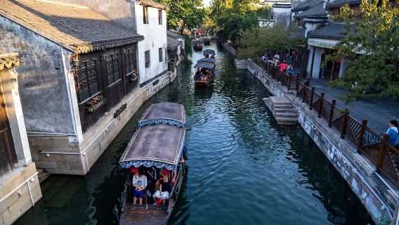 Eatwith Shared Moments – Shanghai – Privater Fahrdienst für junge Paare in Shanghai! Genießen Sie eine komfortable und entspannte Fahrt in der Altstadt von Nanxiang und kosten Sie authentische lokale Köstlichkeiten!