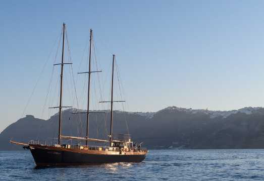 1-day tour to Nea Kameni + Therasia + Oia sunset | Sailing boat cruise