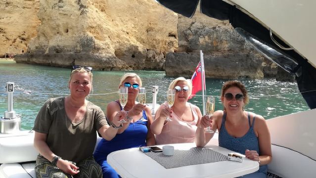 Halbtägige private Kreuzfahrt mit Getränken und Snacks in Lagos