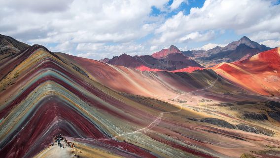 Cusco: Full-day excursion to Rainbown Mountain on horseback