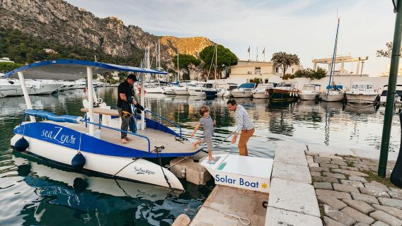 Nizza: Private Sonnenuntergangstour auf einem Solarboot