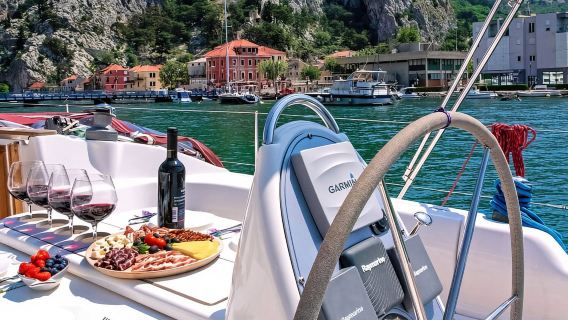 Pesta Bot di Blue Lagoon dengan Minuman Percuma, DJ Langsung dan Matahari Terbenam