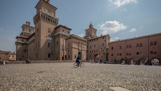 Ferrara: tour a piedi dei punti salienti della città con guida locale