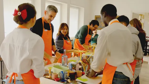 Milano: Corso di pasta fresca e tiramisù in una galleria d'arte privata
