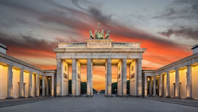 Lawatan sehari ke Brandenburg Gate, Menara TV Berlin, Pulau Muzium dan Istana Sanssouci di Jerman