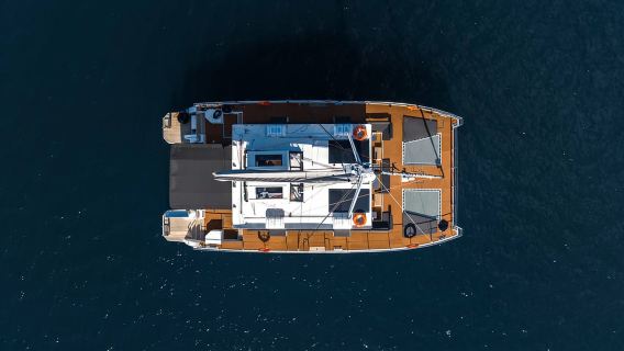 Santorin: Katamaran-Caldera-Kreuzfahrt mit Essen und Getränken