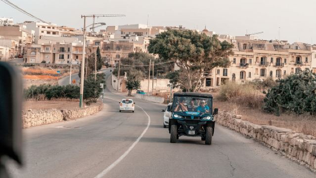 Malta: Gozo 4x4 Jeep Tour Comino & Crystal Lagoon Cave