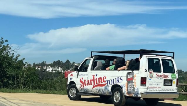 LA: Tour por los estudios Warner Bros. con traslado y paquete de tour en autobús.