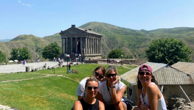 Tour privado por Garni, Geghard y la Sinfonía de las Piedras desde Ereván