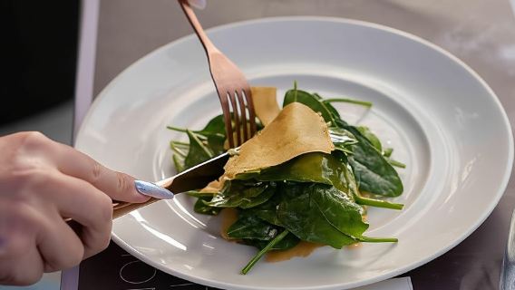 Santorini: Degustación de vinos y almuerzo premium en una bodega galardonada