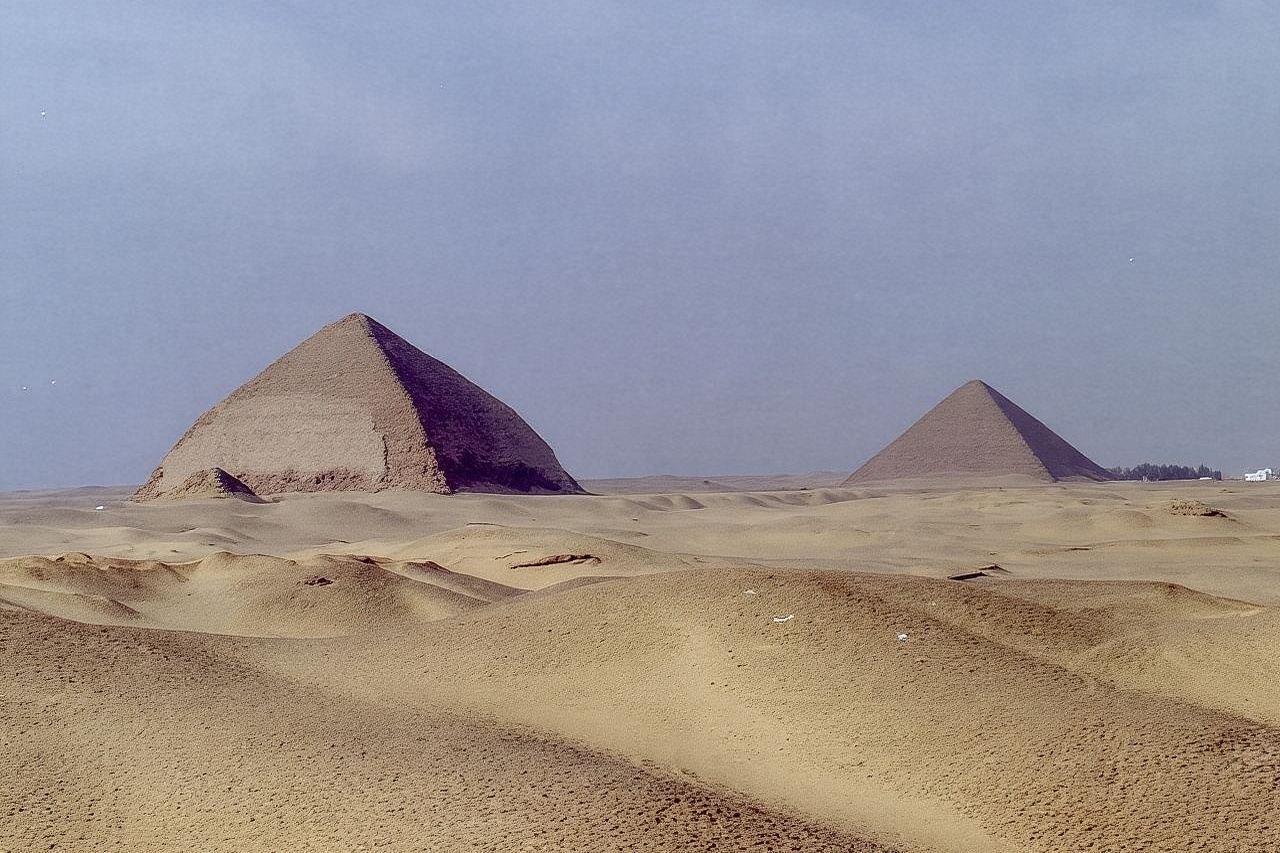 Day Tour to Giza Pyramids, Sakkara, Dahshur Pyramids, and Memphis