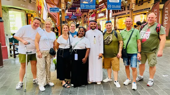 Tour por el casco antiguo de Dubái: Mercado local, degustación, paseo en abra por el Dubai Creek.