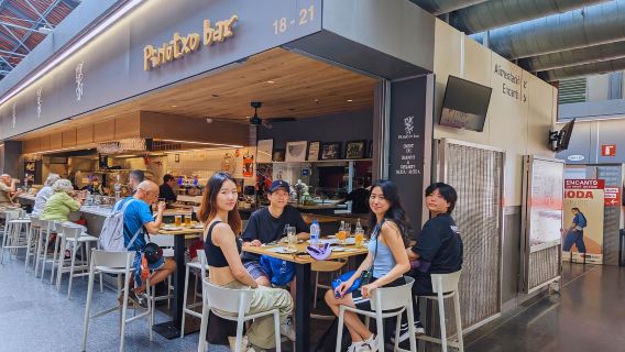 Barcellona: tour in e-bike tra i mercati storici con degustazione di tapas