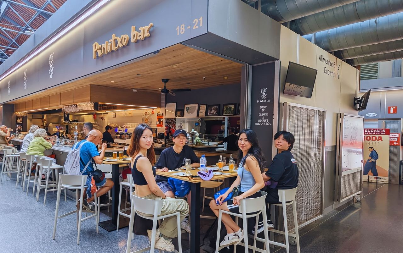 Barcelona: Old Markets with Tasting Tapas E-bike Tour