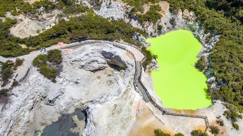 Hobbiton & Rotorua including Waiotapu Day Tour from Auckland