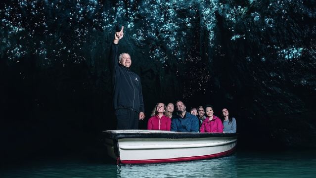 Hobbiton & Waitomo Caves Small-Group Tour W Lunch from Auckland