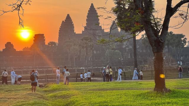 Angkor Wat Sunrise tour with Small - Group and Guide tours