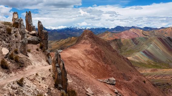 Ab Cusco: Geführte Wanderung zum Berg Palcoyo mit Frühstück
