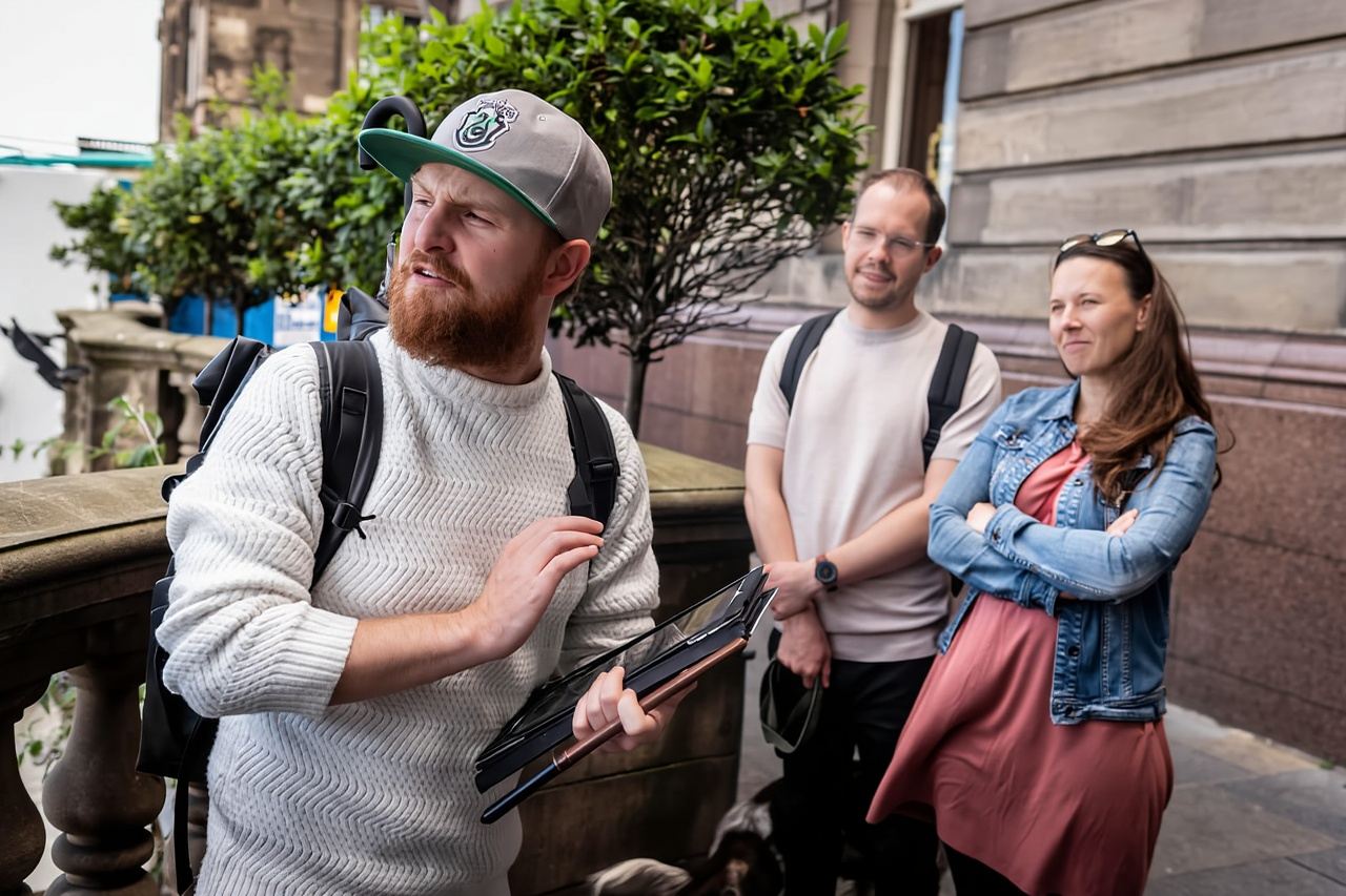 Edinburgh: Full City Tour & Johnnie Walker Whisky Experience