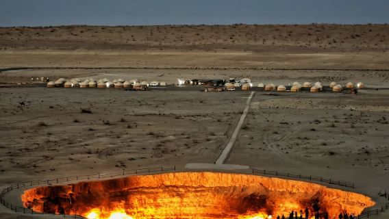 Tour in auto privato a Baku: Moschea Bibiheybat, pozzi petroliferi, pitture rupestri, vulcani di fango e Montagna di Fuoco