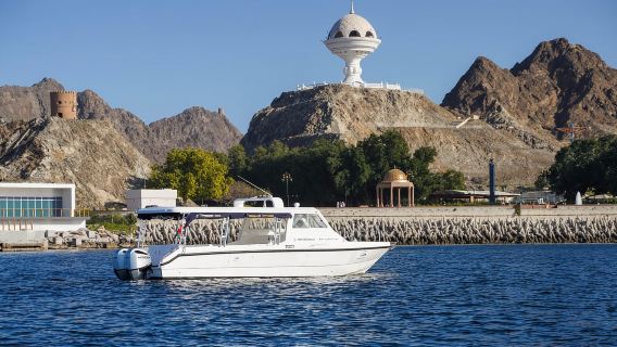 Muscat: tour in barca di 2 ore per ammirare il tramonto