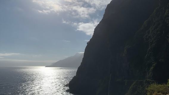 มาเดรา: ทัวร์รถจี๊ป 4x4 พร้อมเยี่ยมชมชายหาดและรับประทานอาหารท้องถิ่น