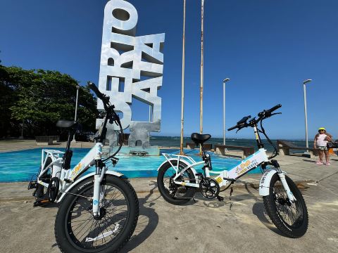 普拉塔港：導覽電動自行車之旅含安全帽