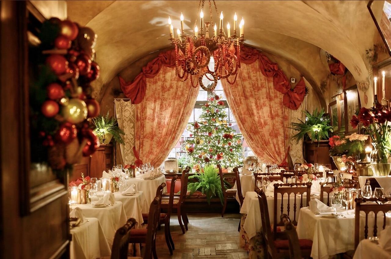 Restaurant reservation service for the popular U Fukiera in Warsaw, Poland