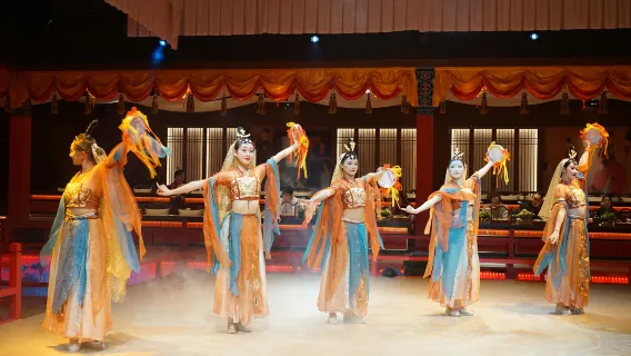 Banquet impérial de Lijiang (incluant les modifications de costume) : Plongez dans la splendeur des dîners royaux antiques