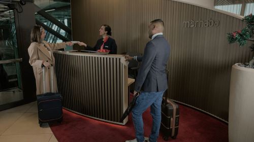 Dubai International Airport bridge airport pick-up service 8