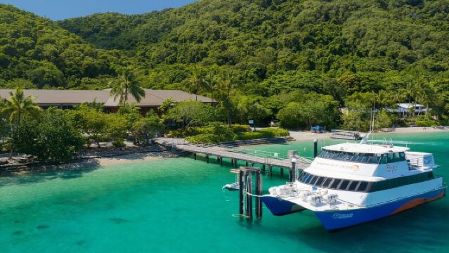 ケアンズ サンラバー号 フィッツロイ島 ワンデーツアー【エメラルド島・オプションでランチ/シュノーケリング】