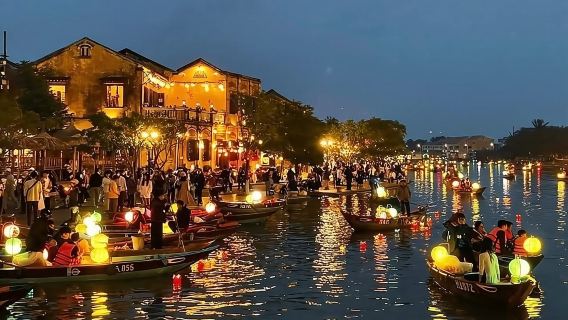Hoi An Nachtmarkt mit Stadtrundgang, bunten Laternen und Bootsfahrt