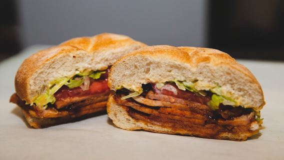 Toronto: St Lawrence Market Food Tour with 6 Food Tastings