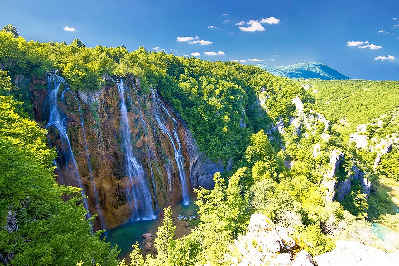 Private transfer from Zagreb to Split with Plitvice Lakes private tour