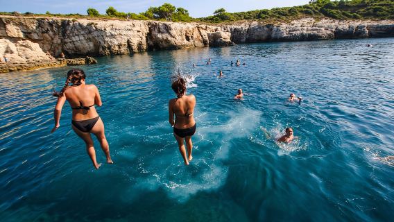 Lawatan Bot Sehari Penuh ke Kepulauan Medulin dari Medulin