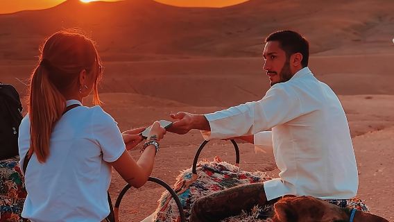 Marrakech: Desierto de Agafay, paseo en camello al atardecer con cena incluida