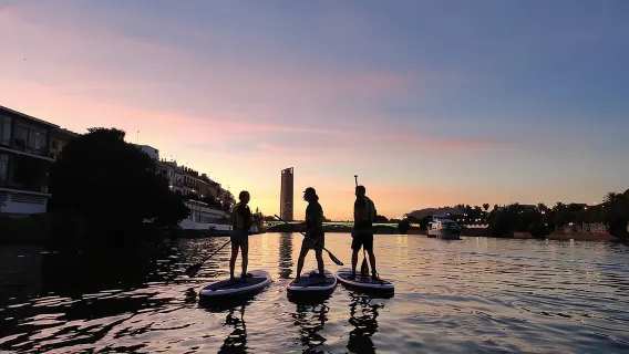 Passeio de Paddle Surf pelo Guadalquivir em Sevilha