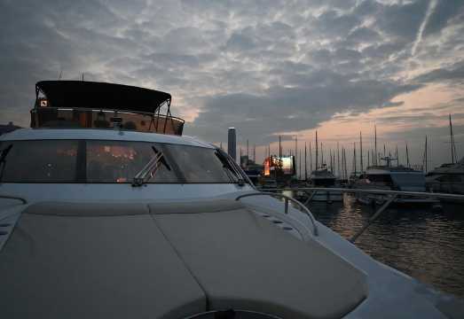 Hong Kong Yacht Charter: 70ft UK-imported Sunseeker Luxury Yacht Private Charter (Capacity: 5-30 people) [KTV + White Wine + Champagne + Stand-up...